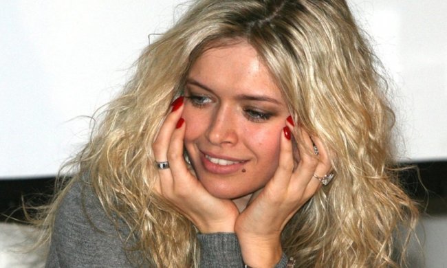 Вера Брежнева показала новое фото: ножки уж очень стройные. Но зачем там повар?