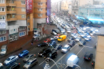 В Киеве массово перекрывают движение автотранспорта. Фото: YouTube