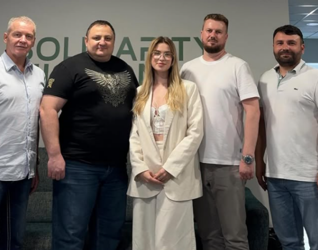 ФОТО: Денис Пащенко с генерал-майором Дмитрием Красильниковым и своей командой