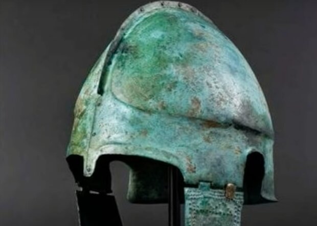 Древний шлем. Фото: скриншот YouTube