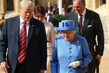Трамп заснул во время выступления Елизаветы II. Появилось видео