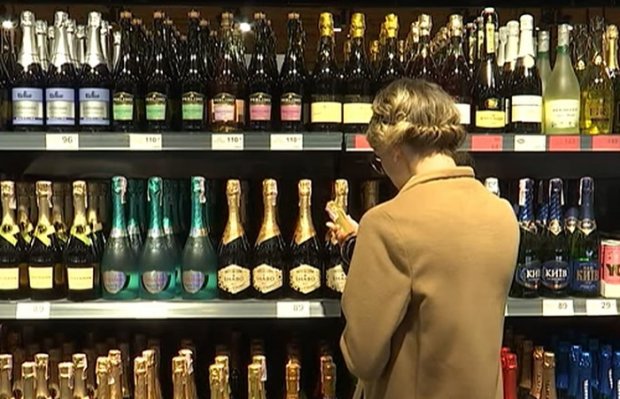 Коньяк и шампанское в Украине переименовывать пока не будут. Фото: YouTube