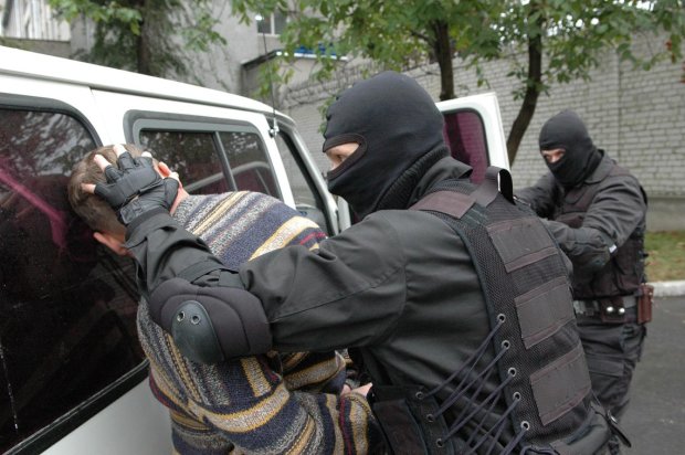 Под носом у МГБ и армии РФ: СБУ зашли в Донецк и эвакуировали важного свидетеля