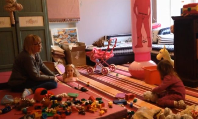 За няню заплатит государство, фото: скриншот с youtube