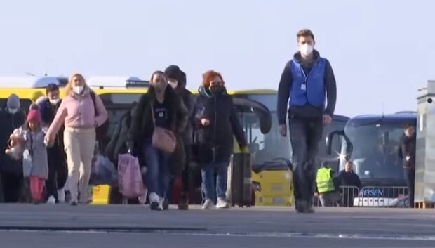 Біженці із України. Фото: скріншот YouTube-відео