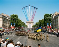 парад Франція Париж Єлисейські поля Бастилія