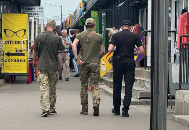 Де ТЦК з вівторка ловитимуть "уклоністів" і даватимуть повістки - локації