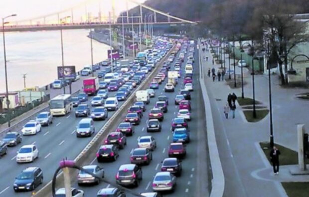 В Киеве перекроют десятки улиц: у водителей челюсть отвисла. Все начнется уже с 1 ноября