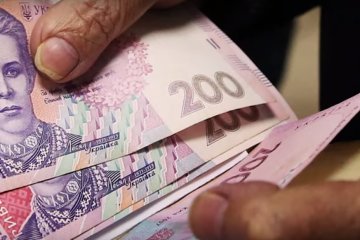 Пенсии будут приносить домой почтальоны. Фото: скриншот YouTube