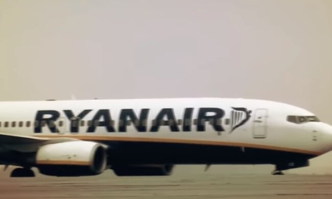 Самолет Ryanair. Фото: скриншот Youtube-видео