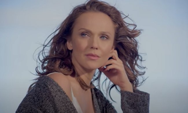 Альбина Джанабаева. Фото: скриншот YouTube