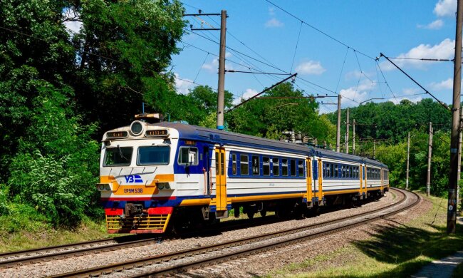 Кияни, увага: кільцева електричка два місяці їздитиме новим маршрутом