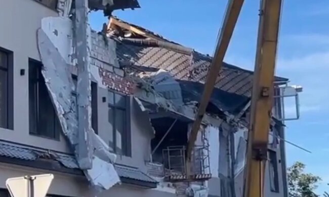 В Херсоне точечным ракетным ударом уничтожена гостиница, где жили оккупанты