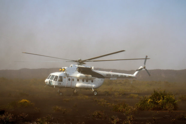 Украинцы прославились на весь мир - пилоты посадили вертолет прямо на вулкан. Фото