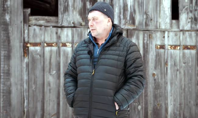 В Україні планують масово відправити пенсіонерів до роботи. Фото: YouTube