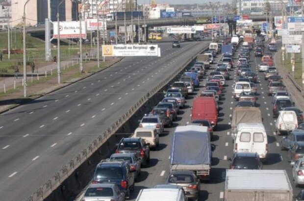 В Киеве не проехать по популярному проспекту: коснется не только водителей