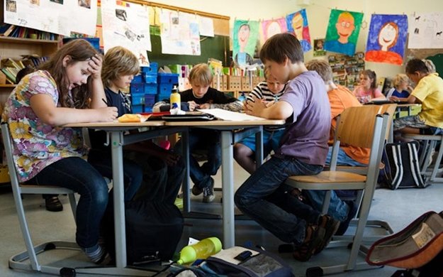 Кабмин решил, что детям в школах необходимо учиться на 2 года дольше. Первые подробности