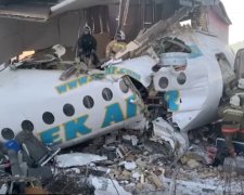 В Казахстане разбился пассажирский самолет. Фото: YouTube
