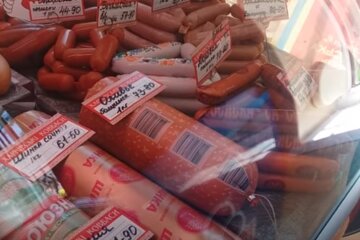 Такого замеса мир еще не видел: в столице двое мужиков подрались колбасой – эпичное видео