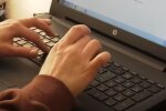 Робота за комп'ютером. Фото: скріншот YouTube-відео