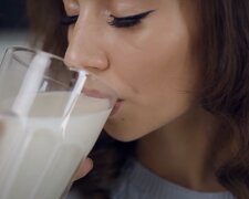 Молоко. Фото: YouTube, скрин