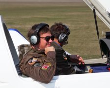 Дима Комаров показал захватывающее селфи на реактивном самолете в воздухе: «Снимали авиафильм» (фото)