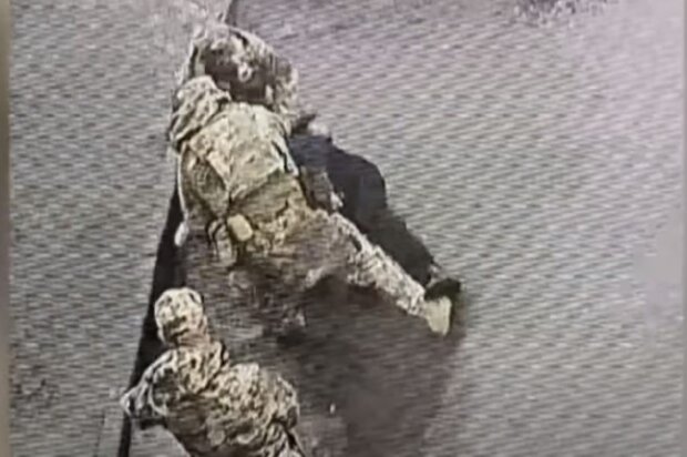 Бійка з військовими. Фото: скриншот Youtube-відео