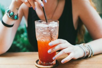 Ученые установили, что популярный напиток разрушает кости человека