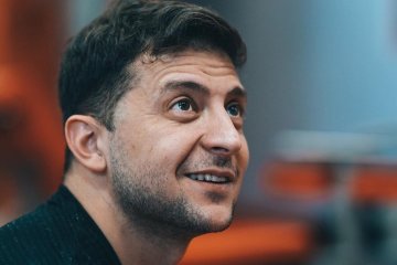 Фотомодель из Днепра готова раздеться ради Зеленского и Филатова