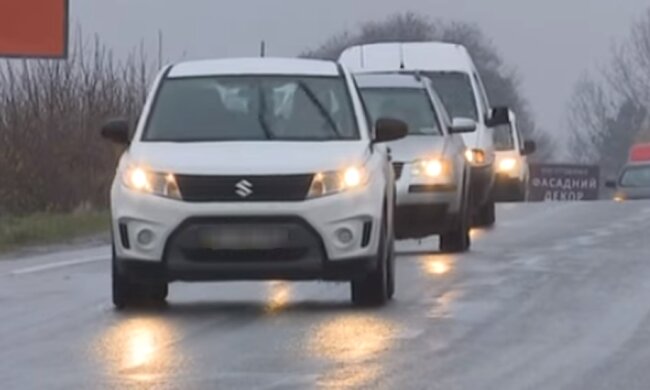 За "лысую" резину грозит штраф. Фото: скриншот YouTube-видео