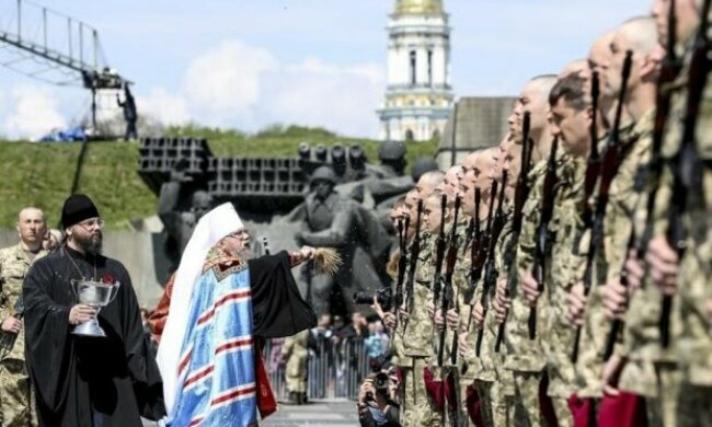 Священникам УПЦ дозволили пастирську опіку військовослужбовців - коментар юрвідділу