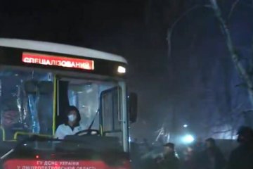 Автобусы с эвакуированными. Фото: Телеканал ZIK