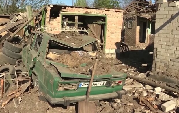 Зруйнований будинок в Україні. Фото: скріншот YouTube-відео