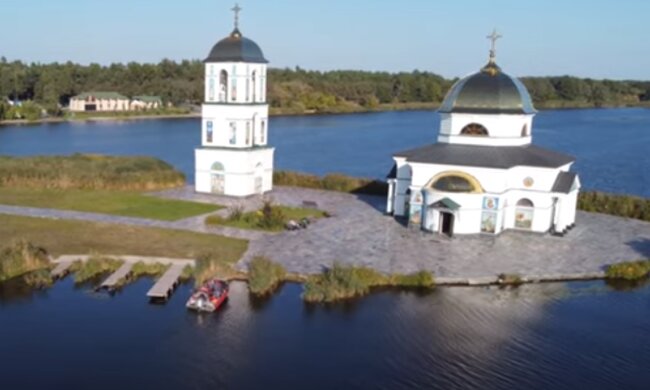 Свято-Преображенская церковь на Днепре. Фото: скриншот YouTube-видео