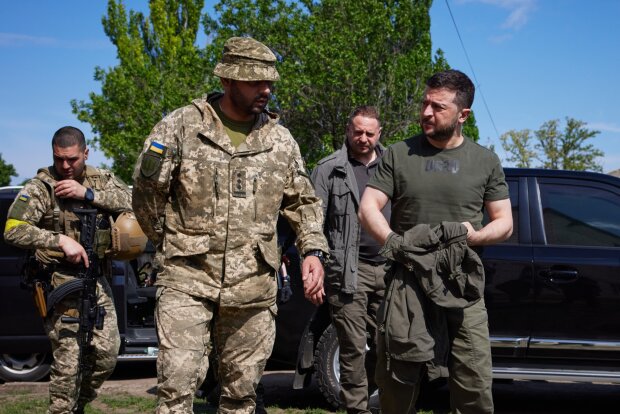 Владимир Зеленский с военными. Фото: Офис президента Украины