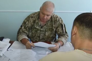 Представитель ТЦК. Фото: скриншот YouTube-видео