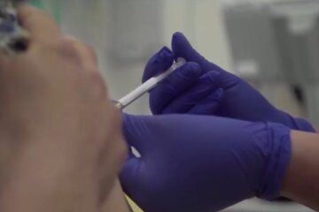 В Украину завезут вакцину. Фото: скриншот YouTube-видео