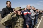 Забирают телефоны и волокут в военкомат: первые «отловы» призывников