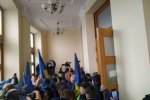 В Черкассах серьезная стычка: активисты взяли штурмом областной совет - полиция не смогла остановить