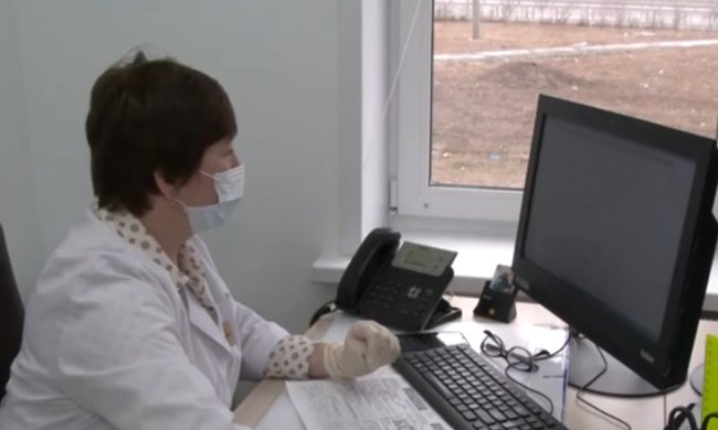 Украинцы смогут получить больничные дистанционно. Фото: youtube