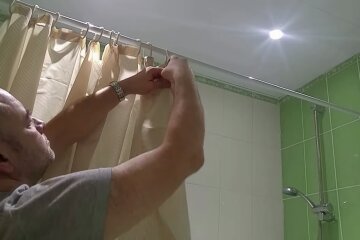 Штора в душе. Фото: YouTube
