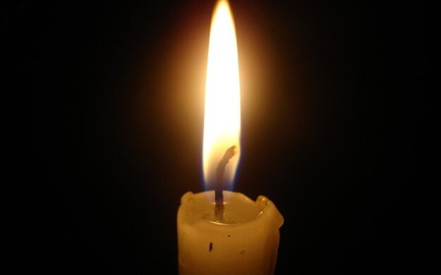 Свеча памяти. Фото: скриншот YouTube.