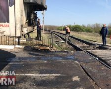 Масштабное ЧП на железной дороге: Поезд снес фуру, трасса Одесса-Рени перекрыта. ФОТО