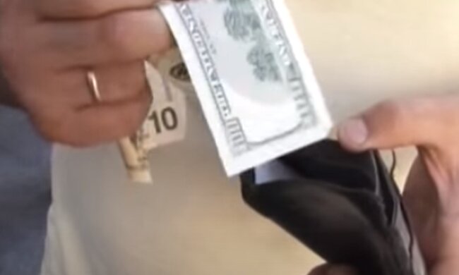 Доллары. Фото: скриншот YouTube-видео