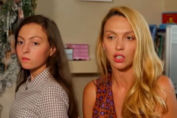 Оля и Маша Поляковы.  Фото: скриншот YouTube-видео