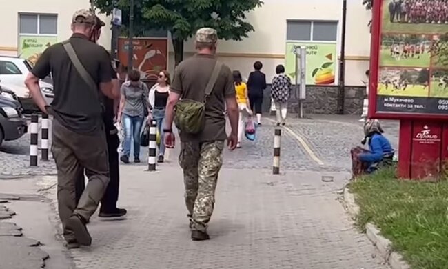 Кого в первую очередь мобилизуют с 1 августа. Фото: скриншот YouTube-видео