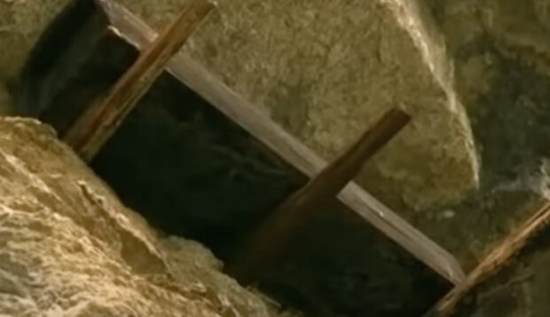 Деревянные гробы. Фото: скриншот YouTube