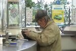 Пенсионер. Фото: скриншот YouTube-видео