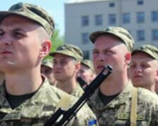 Украинцев призывают на службу в ВСУ. Фото: youtube