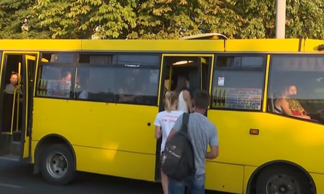 Нахабні водії автобусів можуть отримати 17 000 грн штрафу. Фото: скріншот YouTube-відео
